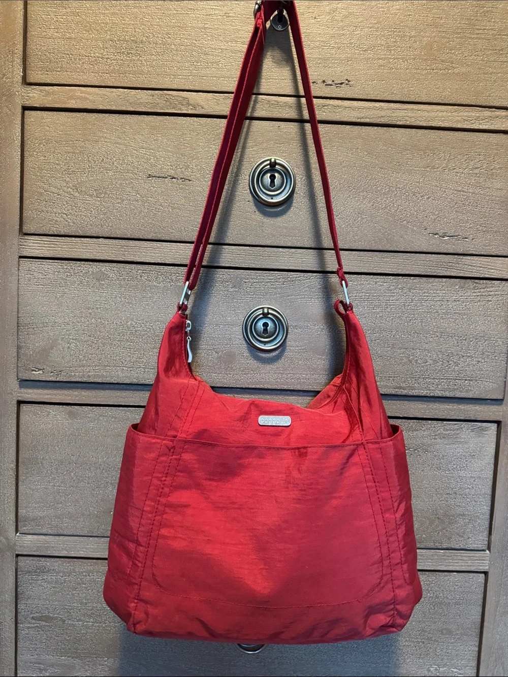 Baggallini Sienna Red crossbody Hobo bag Canvas pockets zip top Travel Vacation